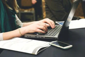 Naučite kako napisati biografiju na pravi način i brže dobiti posao