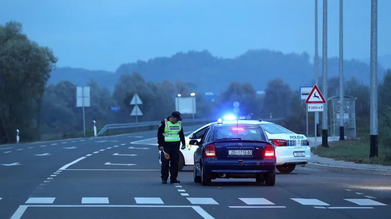 U sudaru poginula vozačica automobila, ozlijeđeni vozač autobusa i dijete