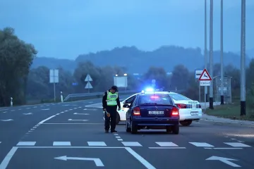 U sudaru poginula vozačica automobila, ozlijeđeni vozač autobusa i dijete
