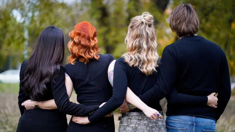 Kraljevske nijanse koje ćete odmah poželjeti na svojoj kosi