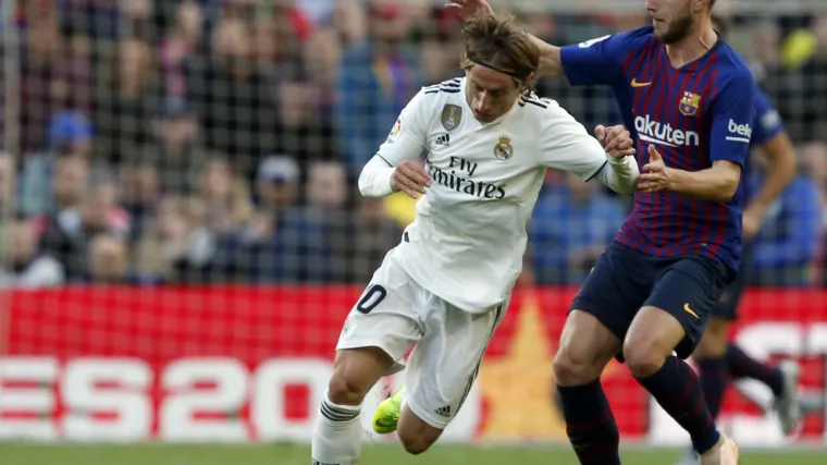 Raketa odigrao El Clasico s fotografijama obitelji, hrvatskih navijača i tri zastave