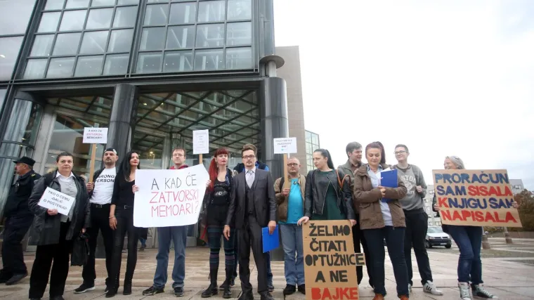 Prosvjed uoči predstavljanja knjige: 'Ortaci ne mogu razmontirati ortački kapitalizam'