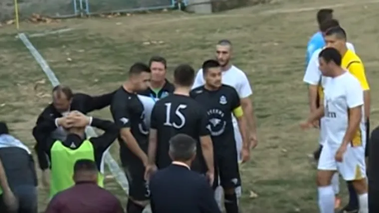 Igraču se krv slijevala niz vrat, reakcija okupljenih dokazuje kakav je strah zavladao