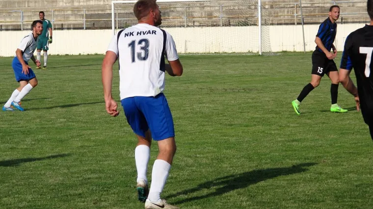 Sudac prekinuo utakmicu jer se nije osjećao sigurnim; 'Je*em ti mater, razbit ću te smrade, pi**a ti materina'