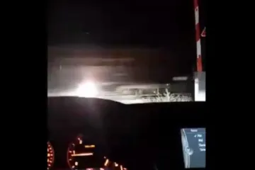 Vlak na pružnom prijelazu projurio kraj podignute rampe, što rade u HŽ-u?!