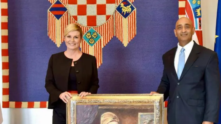 Indijski veleposlanik (ne)uspje&scaron;no naslikao predsjednicu: Biste li znali da je to njen portret?