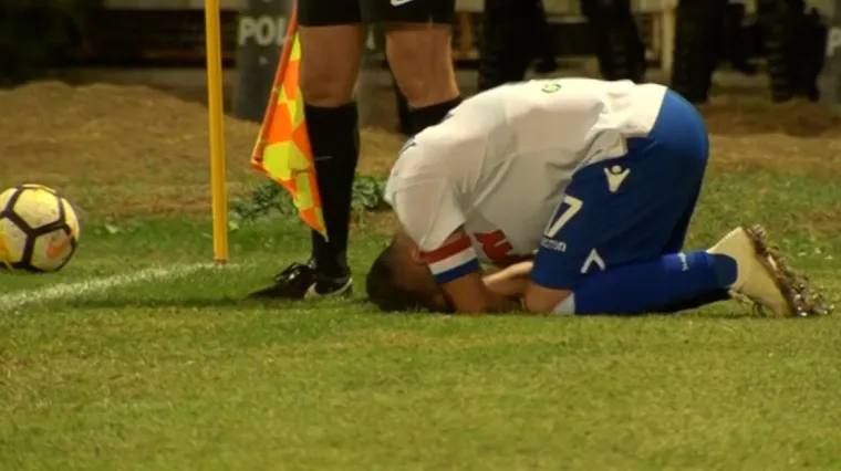 Kapetan Hajduka pogođen u glavu, Torcida prekinula utakmicu