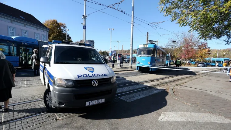 Žena podletjela pod tramvaj, nisu je uspjeli spasiti
