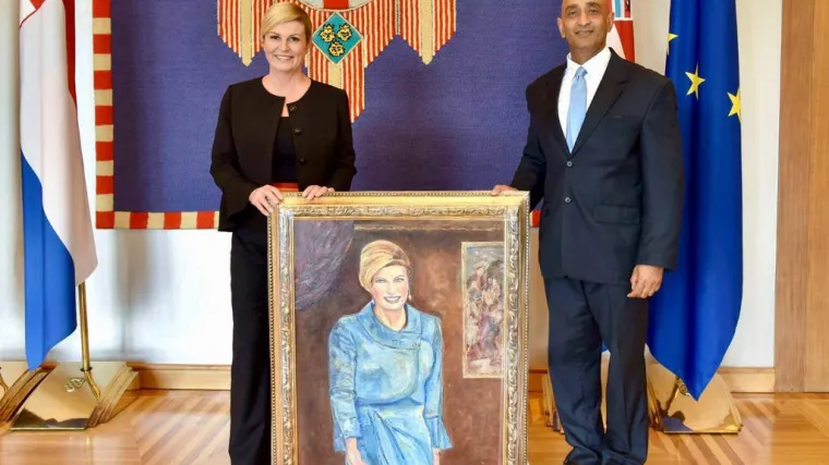 Tvitera&scaron;i ne znaju je li ih vi&scaron;e nasmijala slika ili predsjedničin izraz lica