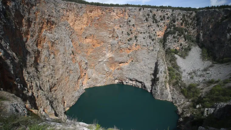 Hrvatski znanstvenici otkrili novu živu vrstu, pogledajte što se krije u Crvenom jezeru