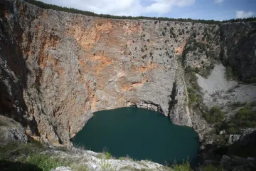 Hrvatski znanstvenici otkrili novu živu vrstu, pogledajte što se krije u Crvenom jezeru