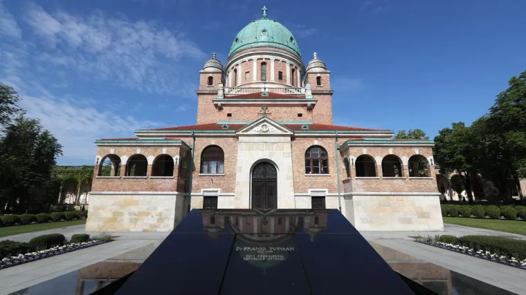 Tko želi vječno počivati blizu prvog hrvatskog predsjednika dobro će platiti: Oglasnik kaže 479.000 kuna