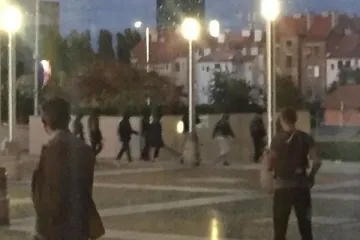 Huligani u Nacionalnoj knjižnici greškom pretukli i teško ozlijedili nevinog mladića