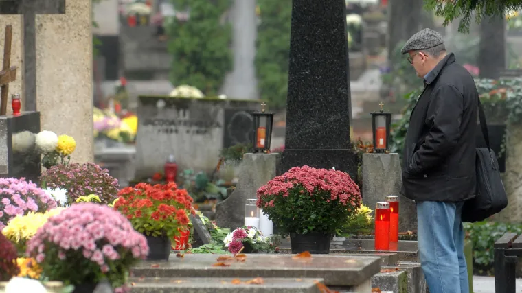 I na Du&scaron;ni dan mnogi vjernici obilazili grobove najbližih, neki emotivnije doživljavaju ovaj dan od blagdana Svih svetih