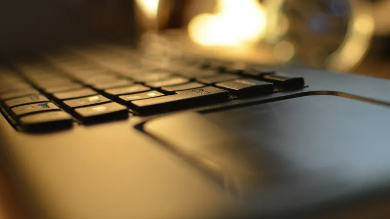 Ergonomska tipkovnica - Prednosti ergonomske tipkovnice