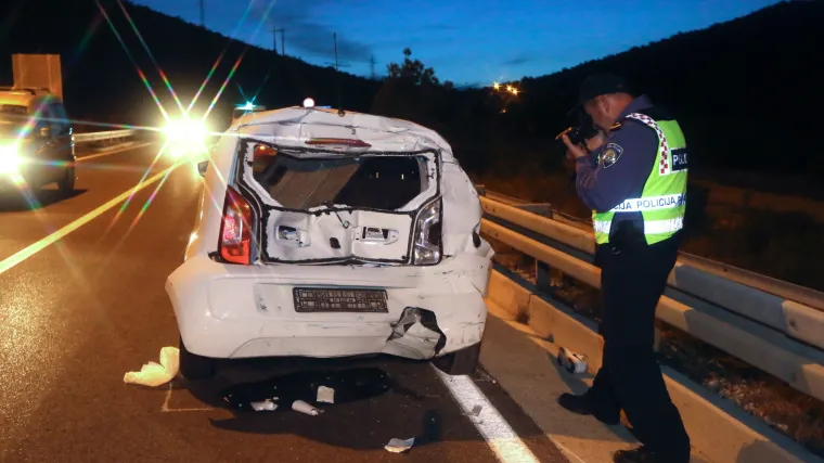 Težak sudar u &Scaron;ibeniku: Sudarili se cisterna i automobil na Tromilji, jedna osoba preminula
