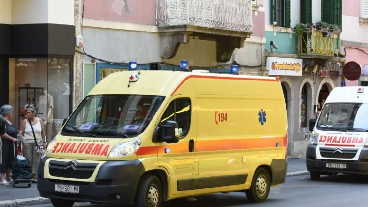 Malenom se požurilo - dječak se rodio nasred raskrižja u Solinu