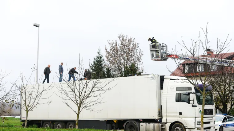 Uhvaćeni s 90 kila marihuane u krovu hladnjače: Trojac u jednomjesečnom istražnom zatvoru