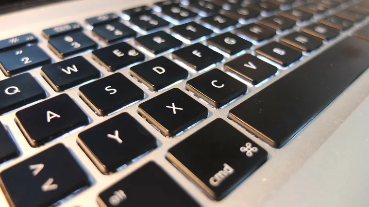 Gdje se nalaze donji navodnici na tipkovnici?