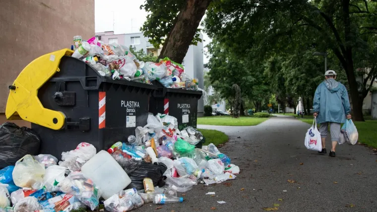 Dru&scaron;tvenim mrežama &scaron;ire se užasne slike iz Zagreba: 'Sve smrdi, nema gdje nema smeća'