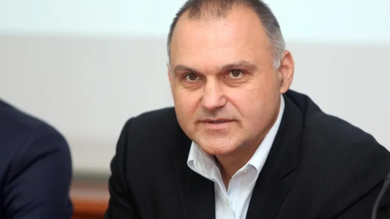 HDZ-ov ŽUPAN NADMA&Scaron;IO SAMOG SEBE: Nedavno se počastio autom od 300.000 kn, a sad 2300 HDZ-ovaca vodi u Međugorje