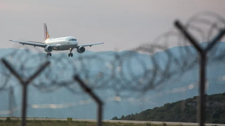 Zbog radova na stazi reduciran red letenja