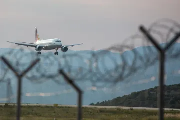 Zbog radova na stazi reduciran red letenja