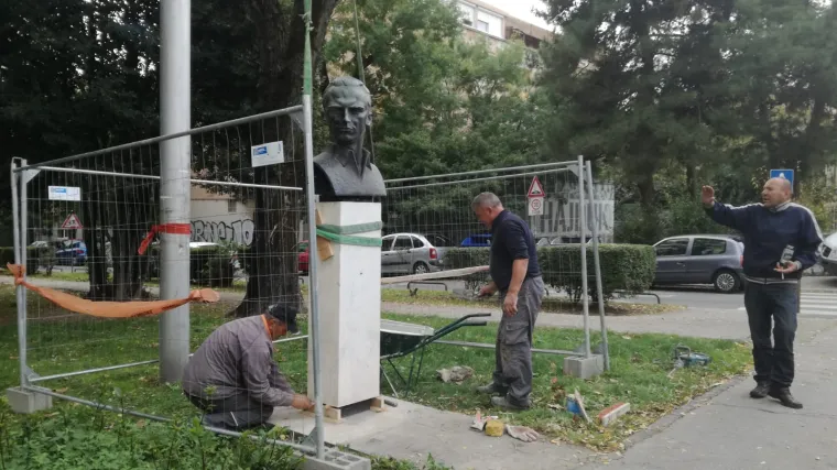 Mu&scaron;karac koji je sru&scaron;io spomenik Radi Končaru mora na operaciju: Sramotan čin osudila gradska uprava