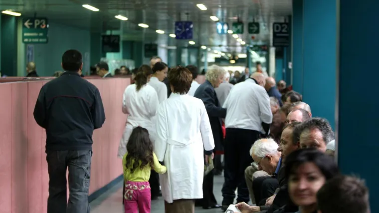 Bio revoltiran dugim čekanjem? Starac odvijačem ozlijedio medicinsku sestru