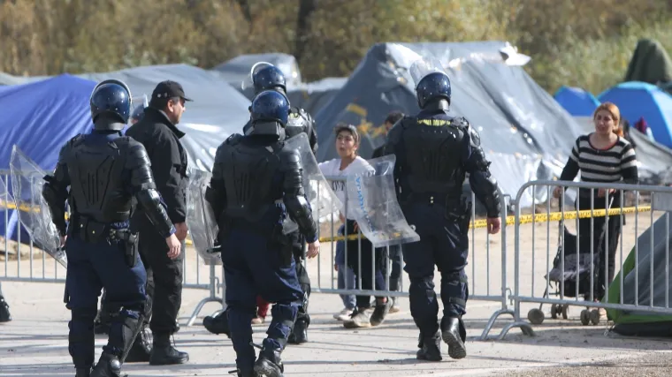 Ilegalno pre&scaron;li granicu: Policija u Metkoviću uhitila dvojicu migranata s Bliskog istoka