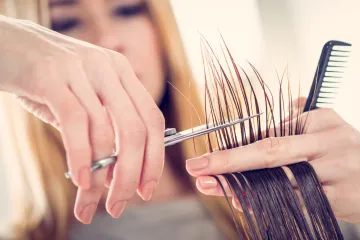 Za one koji strahuju od frizera: Koliko se često trebate šišati s obzirom na tip i oblik kose