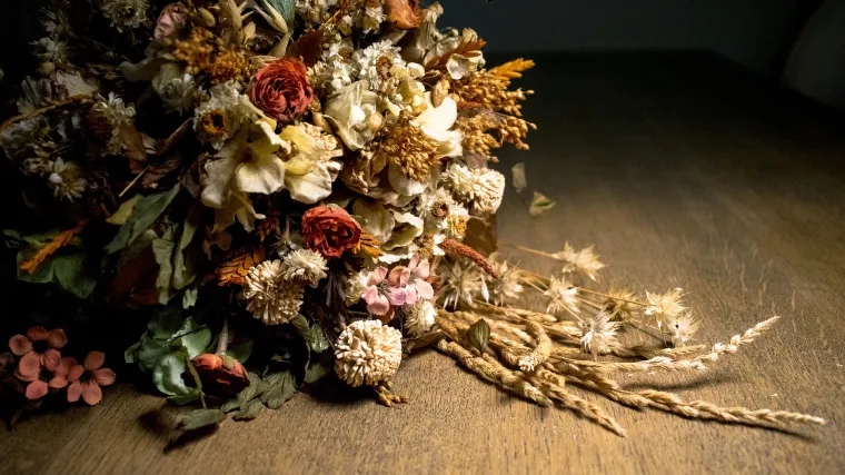 Suho cvijeće u kući - Suho, umjetno i uvenulo cvijeće u kući