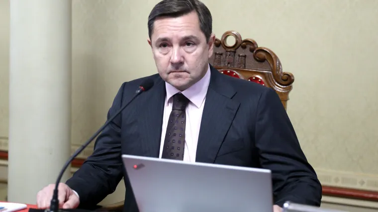 Za&scaron;titari Gordanu Marasu nisu dali da uđe u Skup&scaron;tinu, Andrija Mikulić: 'Imamo većinu!'