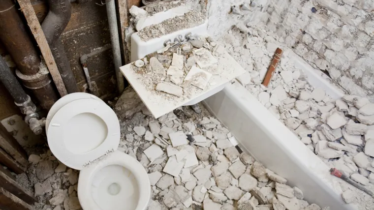 Eh, da je vi&scaron;e takvih: Mladi osječki vodoinstalater daruje novu kupaonicu siroma&scaron;noj obitelji