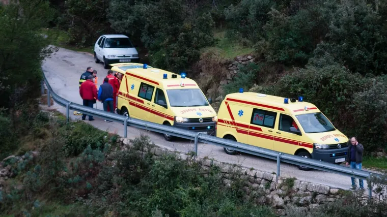 Kombi pun djece zabio se u zid, &scaron;estero ozlijeđenih, dječak i žena se bore za život