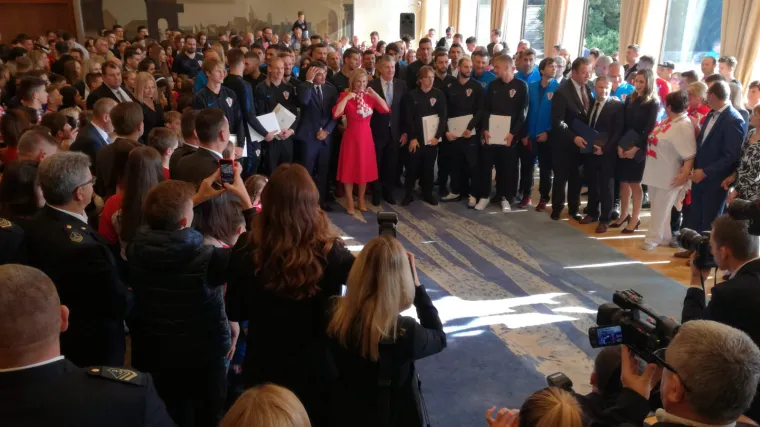 Predsjednica odlikovala srebrne Vatrene: 'Pokazali ste svima kako je najljep&scaron;e biti Hrvat'