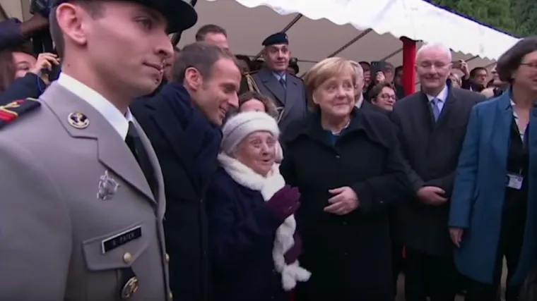 Gospođa (101) pitala Merkel je li ona Macronova supruga, ostatak jednostavno morate pogledati