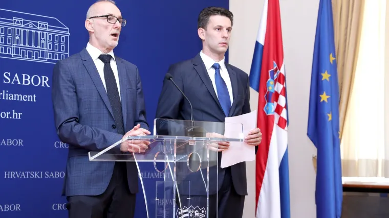 'Mlade treba uključiti u politički život'