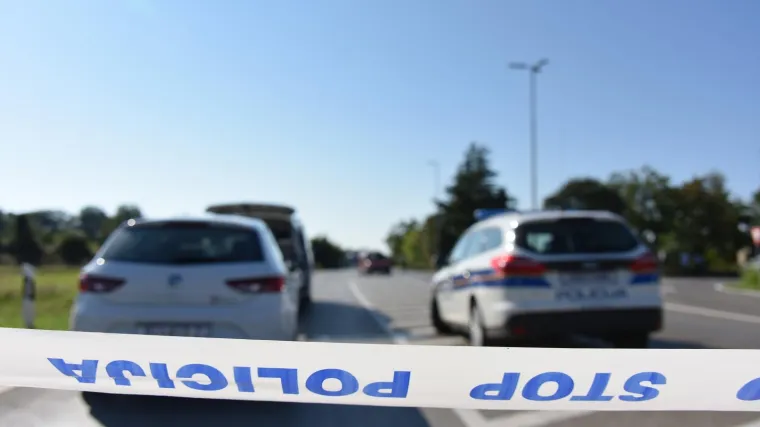 Poginula dvojica mu&scaron;karaca: 31-godi&scaron;nji vozač udario u zid pa suhozid i prevrnuo se