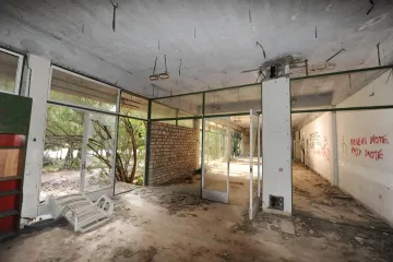 Odvjetnik iz Srbije: 'Ovo što se na Makarskoj rivijeri događa pravno je silovanje, odmarališta su naša'