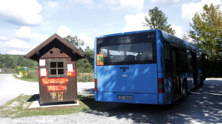 Lijevi &Scaron;tefanki - selo u koje autobus vi&scaron;e ne vozi: Mje&scaron;tani na posao moraju krenuti u 4 ujutro!