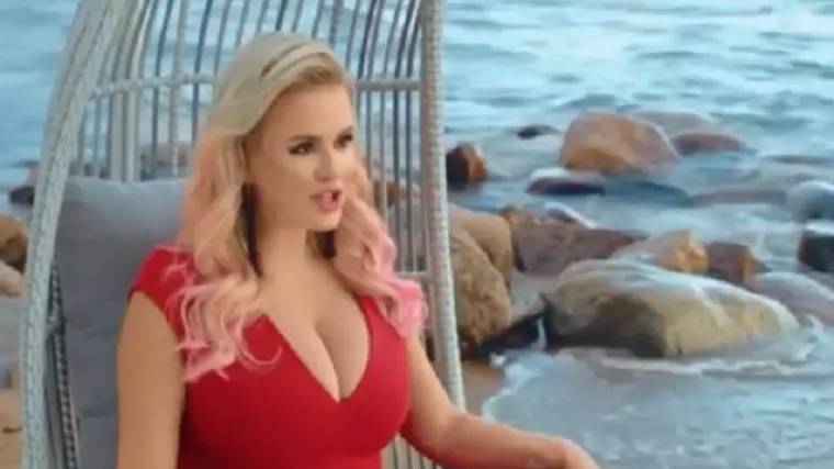 Nekoć su svi gledali u njezine grudi, sad gledaju u ne&scaron;to drugo