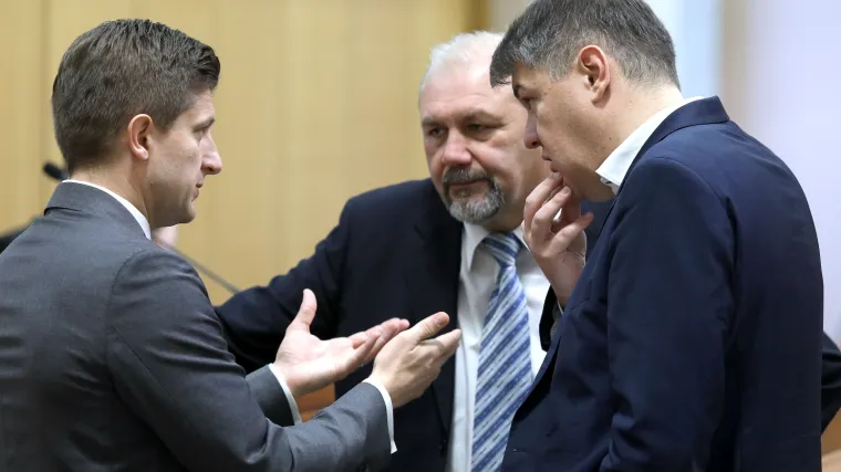 'Vlada diže plaće za Plenkovićevu elitu koja zarađuje vi&scaron;e od 17 tisuća kuna'