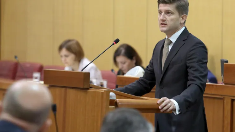 'Dignite plaće, nemojte razmi&scaron;ljati kako se uhljebiti u Adrisu za 100.000 ili 200.000 kn'