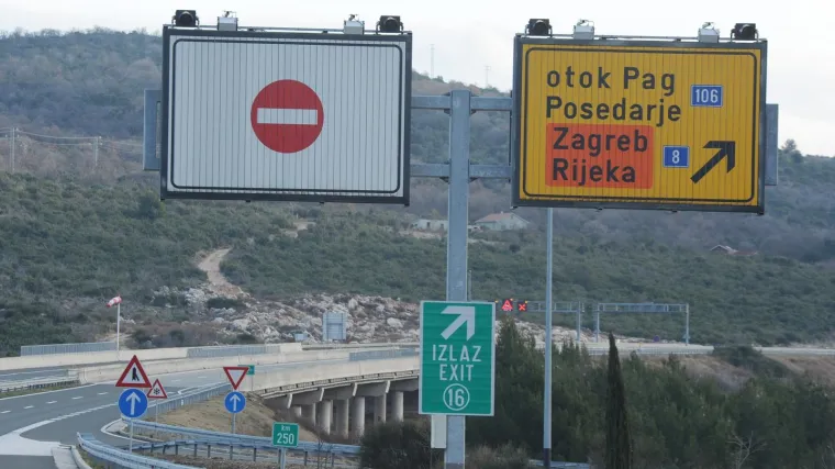 Zbog olujnog vjetra samo za osobna vozila otvorena A1 od Sv. Roka do Posedarja
