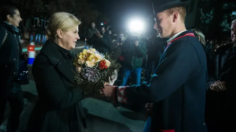 Predsjednica odala počast ubijenim Lova&scaron;anima: Zapalila svijeću i sudjelovala u molitvi