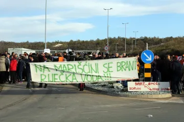 Građani blokirali Marišćinu: 'Smrt smeću, zdravi zrak narodu!'