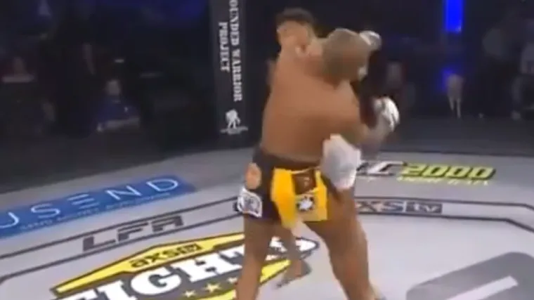 Ubojiti Amerikanac za samo 11 sekundi uni&scaron;tio suparnika