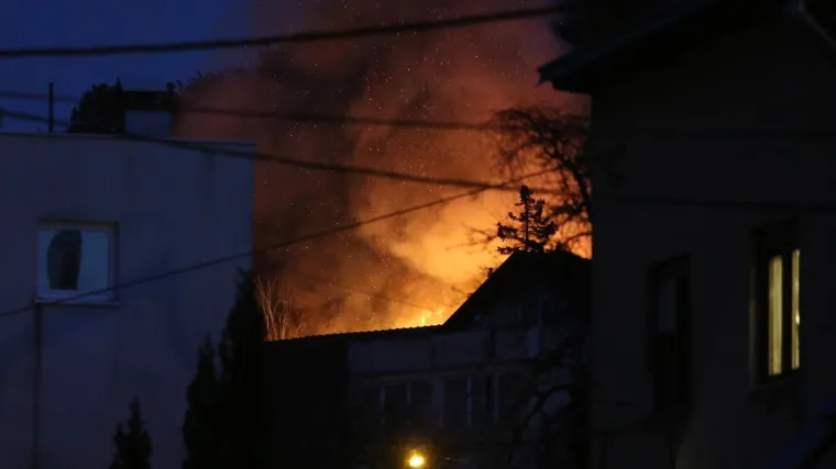 Susjedi je izvukli iz buktinje, no nisu je uspjeli spasiti