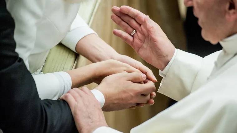 Papa ispred 6.000 siromaha: 'Va&scaron;i krikovi sve se manje slu&scaron;aju jer prevladava galama bogata&scaron;a'